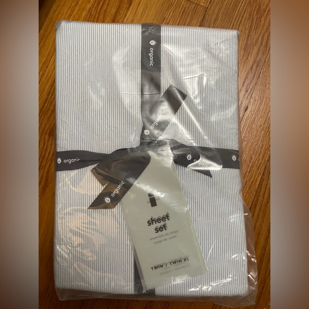 New West Elm Striped Twin XL Sheet Set - Light Blue & White Sham College Dorm